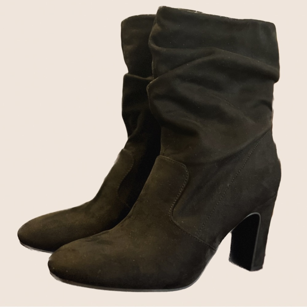 Kelly & Katie Tagazee ankle booties, size 9.5